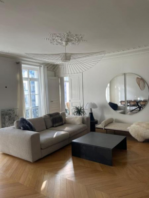 Central Haussmanian Apartment